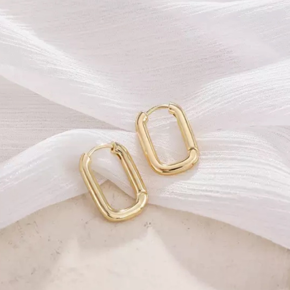 NEW 18K GOLD OVAL HOOP EARRINGS, NICE EARRINGS, CUTE EARRINGS - Picture 3 of 8